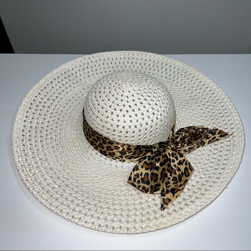 Sun hat with leopard bow